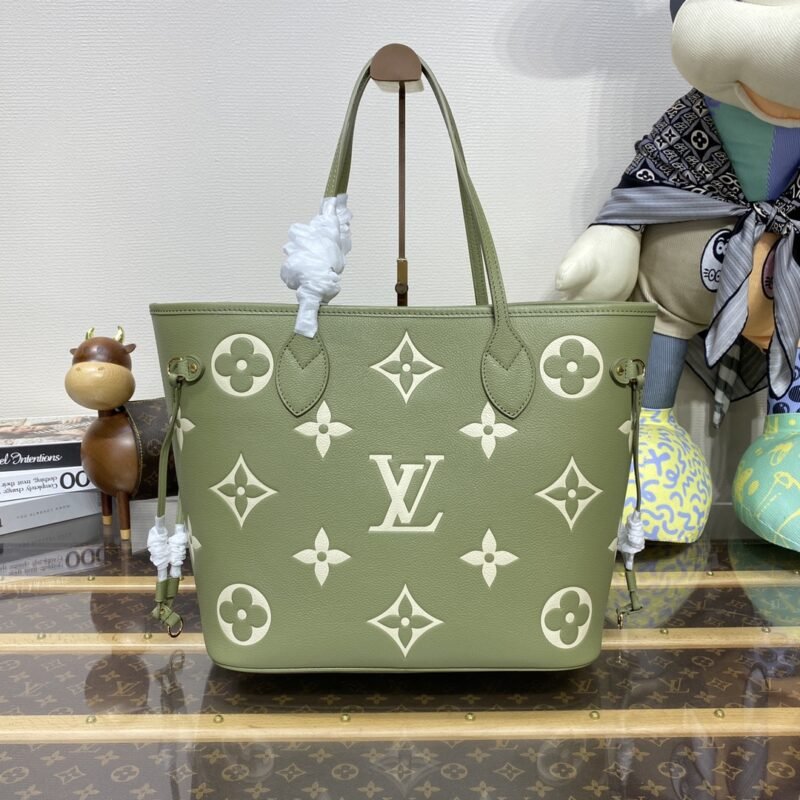 20230825_i1692962202_3167_1 Replica Louis Vuitton Neverfull MM Green