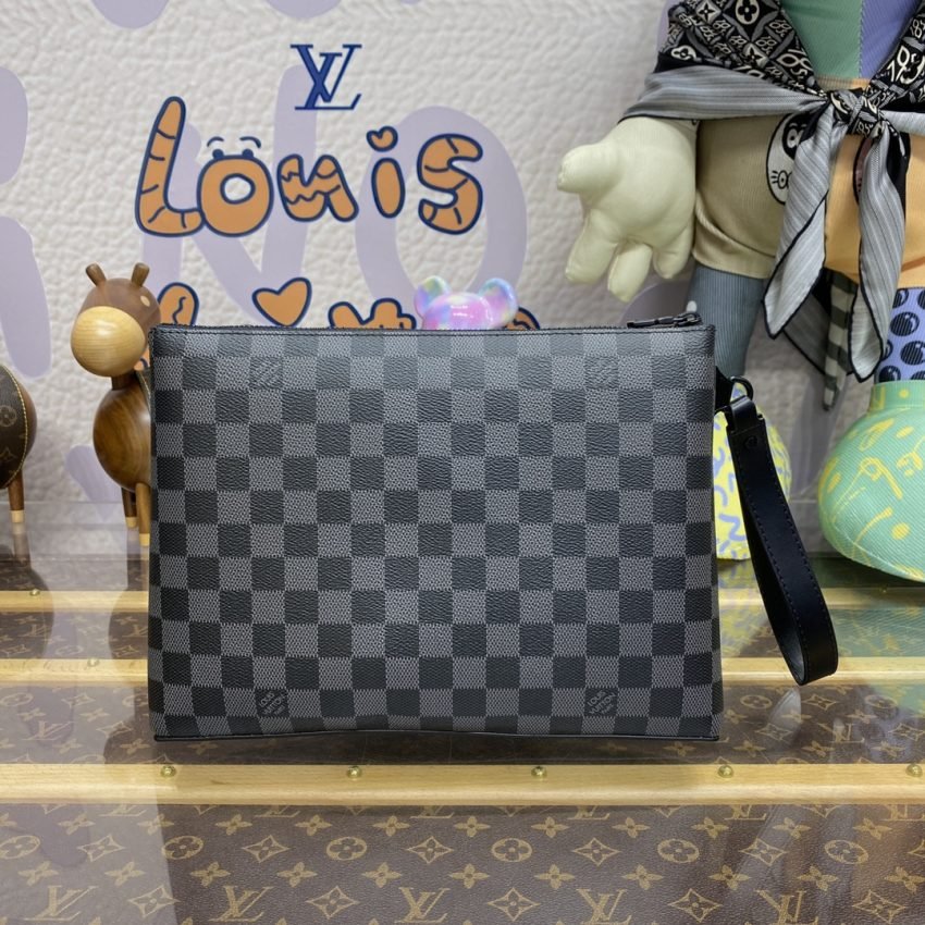 20230913_i1694604828_3051_1 Replica Louis Vuitton Takeoff Pouch Black Grid - 图片 3