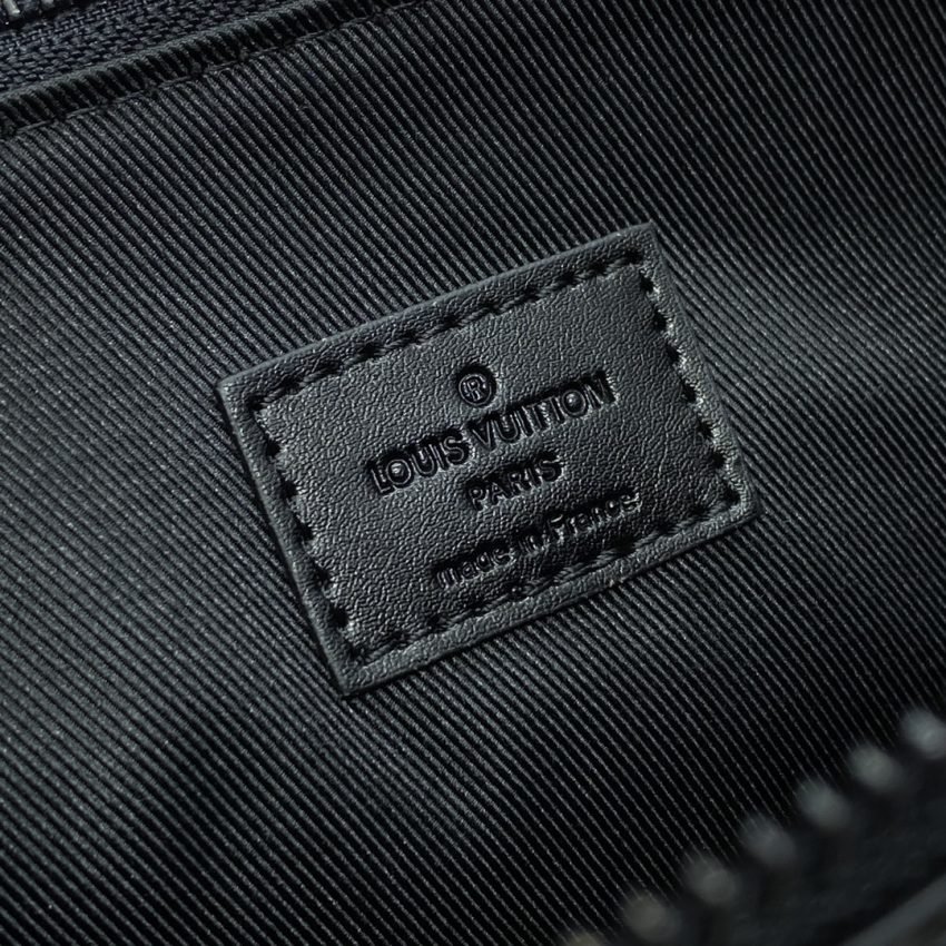 20230913_i1694604828_4206_7 Replica Louis Vuitton Takeoff Pouch Black Grid - 图片 4