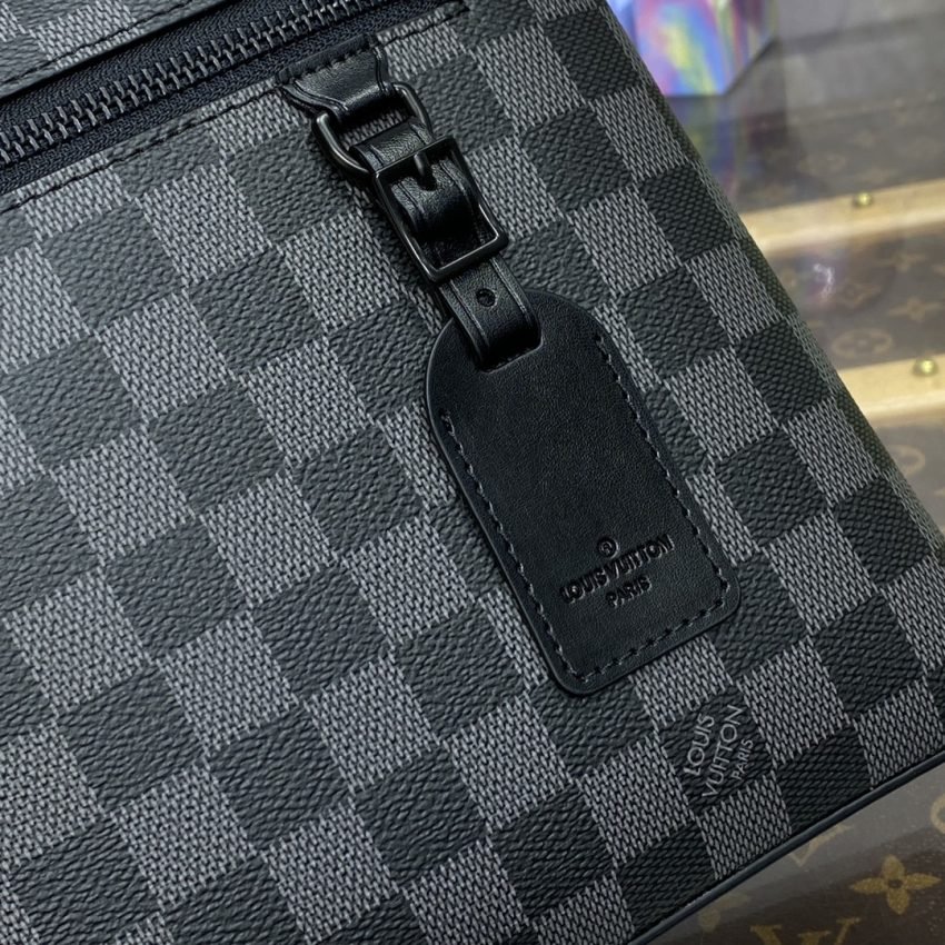 20230913_i1694604828_6258_4 Replica Louis Vuitton Takeoff Pouch Black Grid - 图片 5