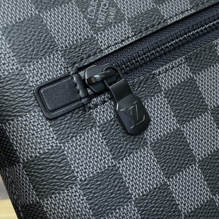 20230913_i1694604828_9045_5 Replica Louis Vuitton Takeoff Pouch Black Grid - 图片 8