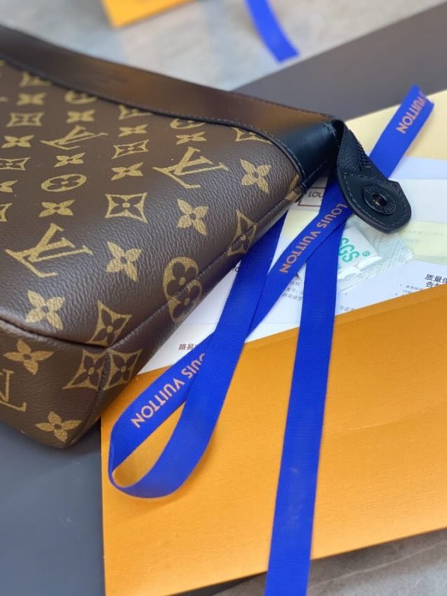 20230920_i1695155176_836_7 Replica Louis Vuitton Pochette Voyage Souple Brown - 图片 2