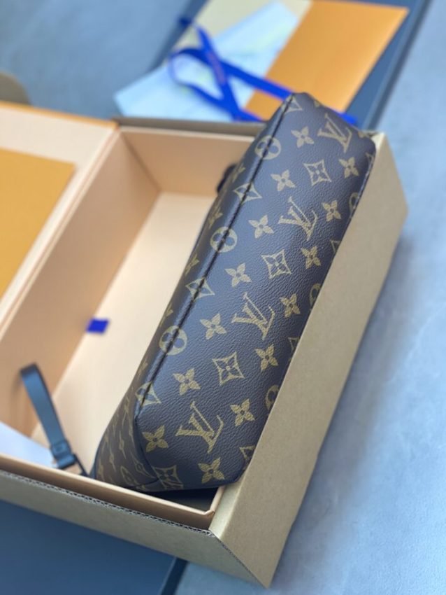 20230920_i1695155176_994_3 Replica Louis Vuitton Pochette Voyage Souple Brown - 图片 3
