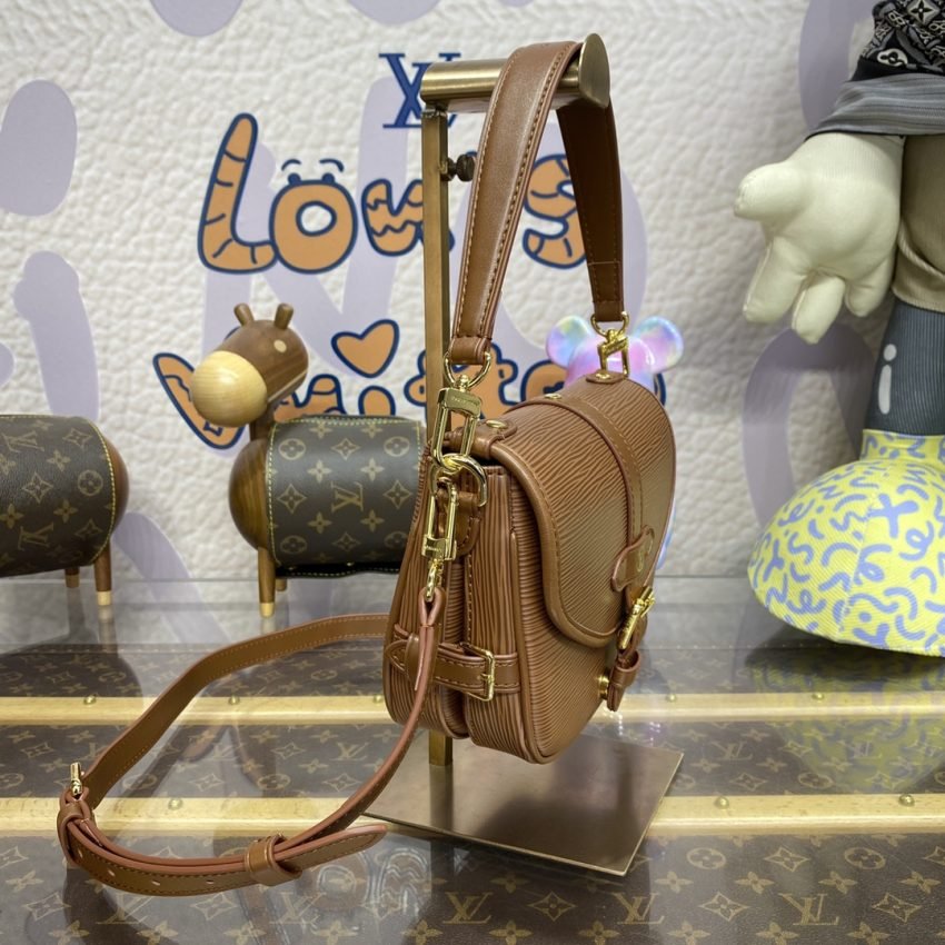 20231022_i1697975904_2891_2 Replica Louis Vuitton Saumur Brown - 图片 6
