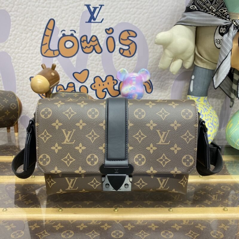 20231025_i1698238885_3636_0 Replica Louis Vuitton S-Cape Messenger Brown