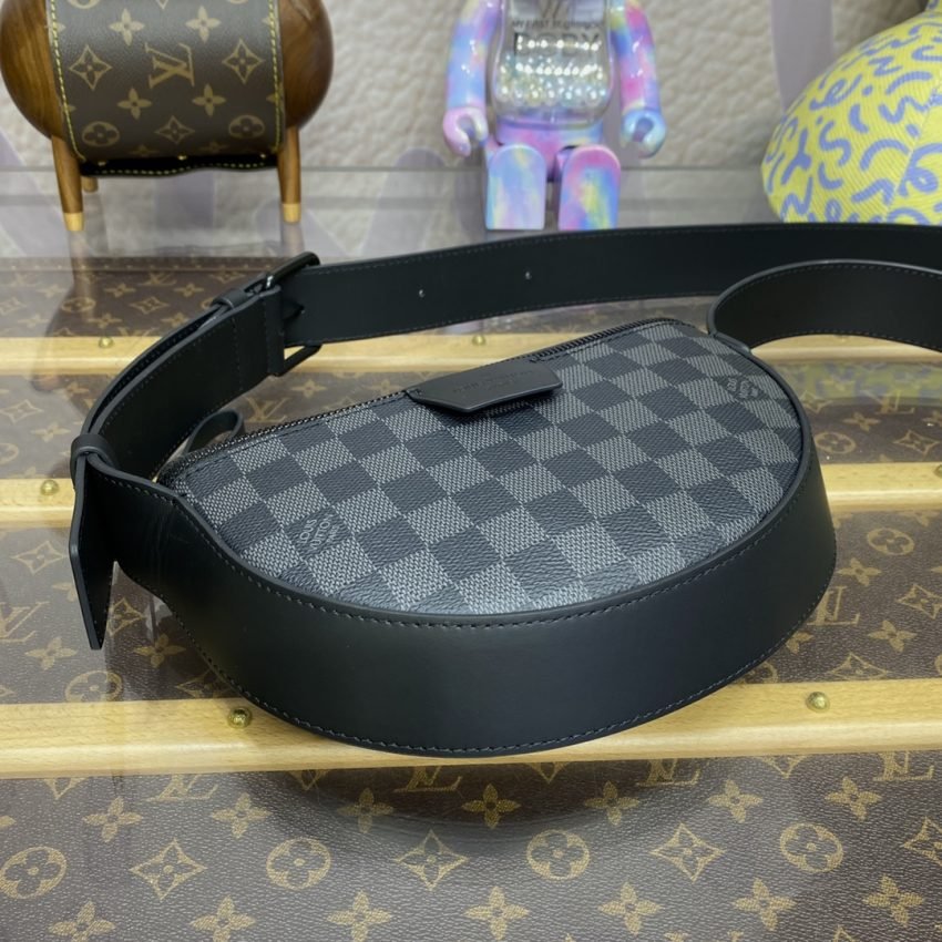 20231103_i1699018189_9090_3 Replica Louis Vuitton Moon Crossbody Black Grid - 图片 9