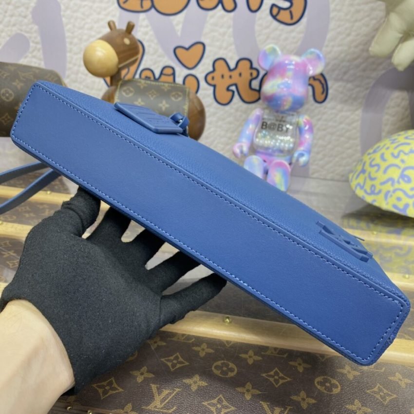 20231103_i1699018867_2037_3 Replica Louis Vuitton Takeoff Pouch Blue - 图片 3