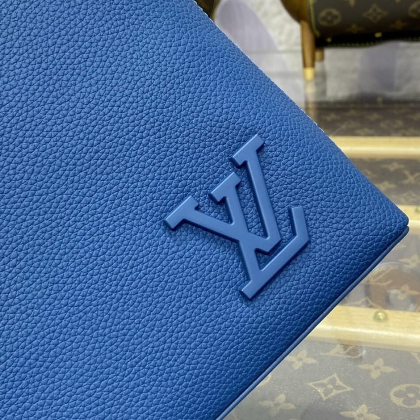 20231103_i1699018867_5185_4 Replica Louis Vuitton Takeoff Pouch Blue - 图片 6