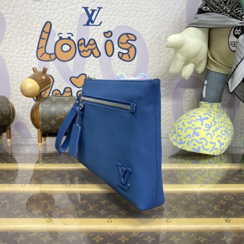 20231103_i1699018867_9139_2 Replica Louis Vuitton Takeoff Pouch Blue - 图片 8