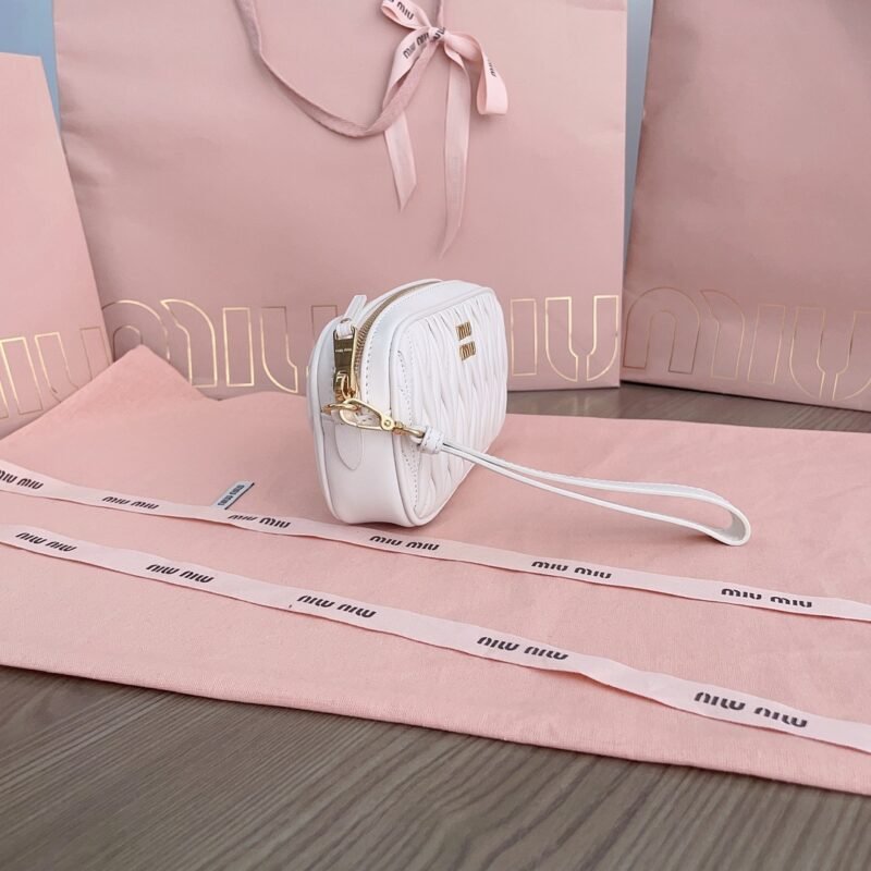20231125_i1700894179_5583_1 Replica Miu Miu Clutch White - 图片 4