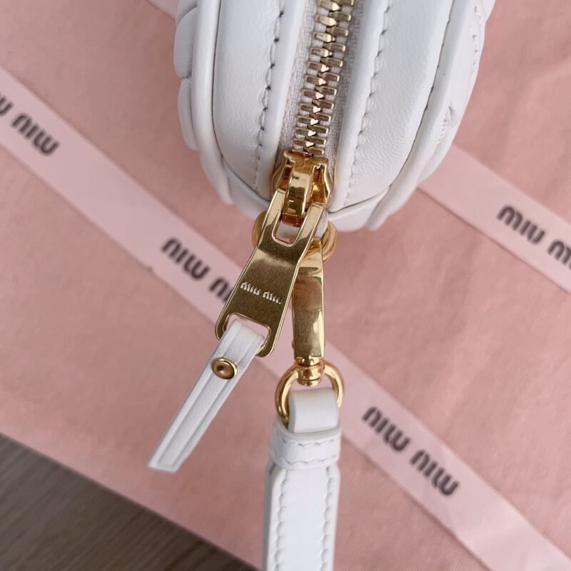 20231125_i1700894179_5619_5 Replica Miu Miu Clutch White - 图片 5