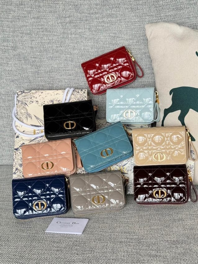20231219_i1702965986_4341_0 Replica Dior Caro Patent Wallet