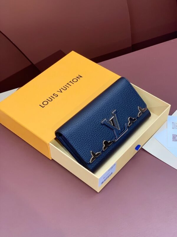20240103_i1704253008_2486_0 Replica Louis Vuitton Capucines Long Dark Blue
