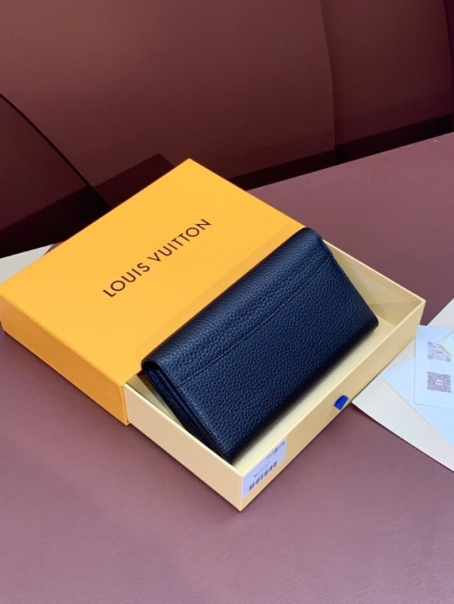 20240103_i1704253008_312_1 Replica Louis Vuitton Capucines Long Dark Blue - 图片 2