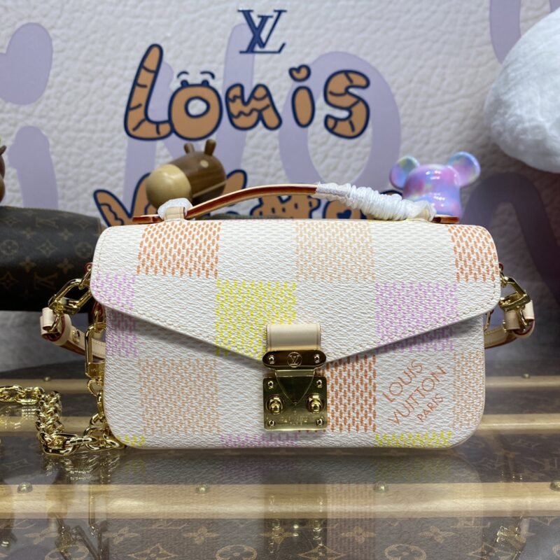 20240324_i1711283441_2164_0 Replica Louis Vuitton Pochette Metis East West Pink Grid
