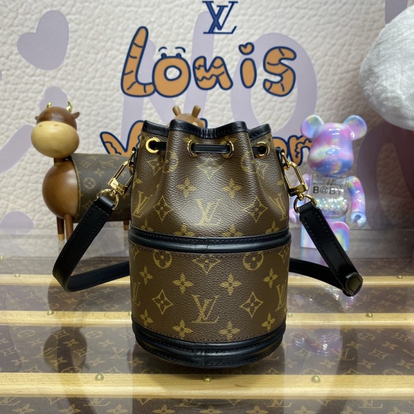 20240327_i1711542851_2521_1 Replica Louis Vuitton Canoé Bucket Bag - 图片 3