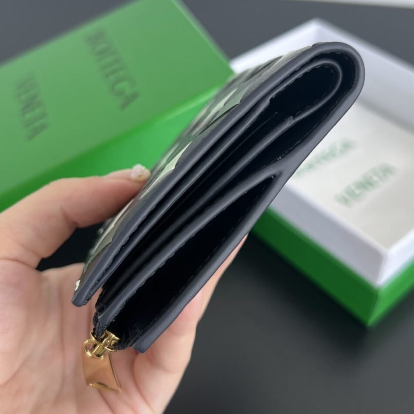 20240707_i1720345819_2691_2 Replica Bottega Veneta Bifold Zipper Wallet - 图片 13