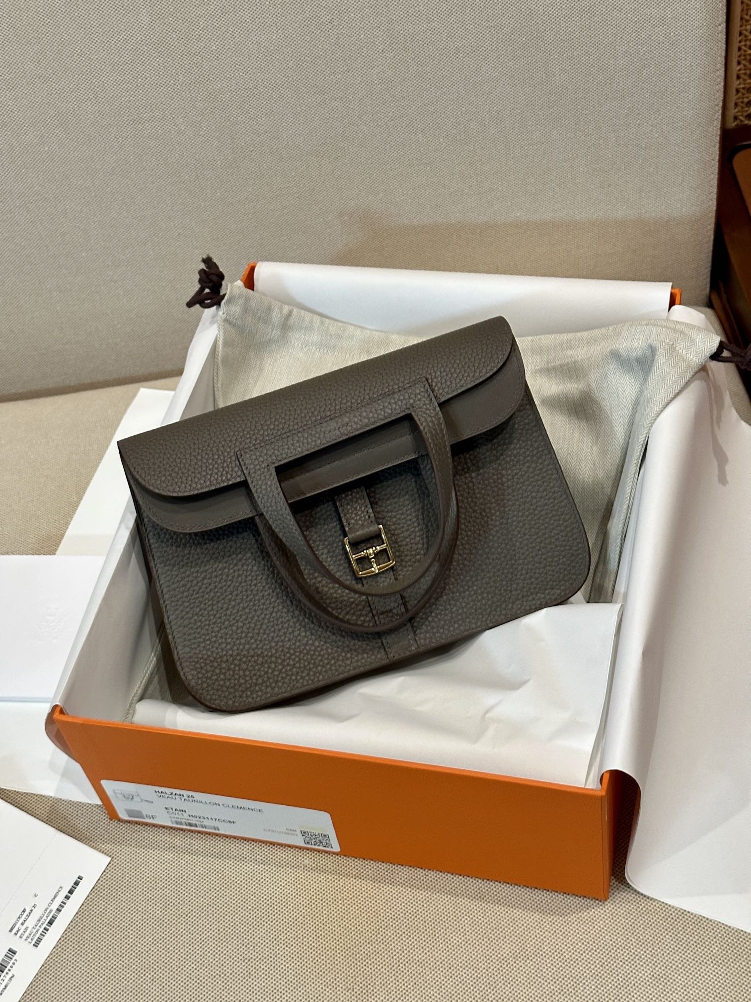 20240928_i1727508567_9705_0 Replica Hermes Halzan Dark Grey
