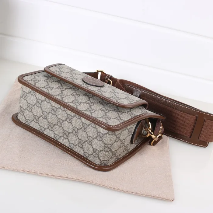 44350df39e9b77ce Replica GUCCI MESSENGER BAG WITH INTERLOCKING - 图片 4