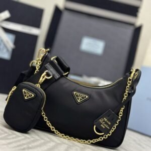 Replica Prada  Re-Edition Nylon 2005 Black