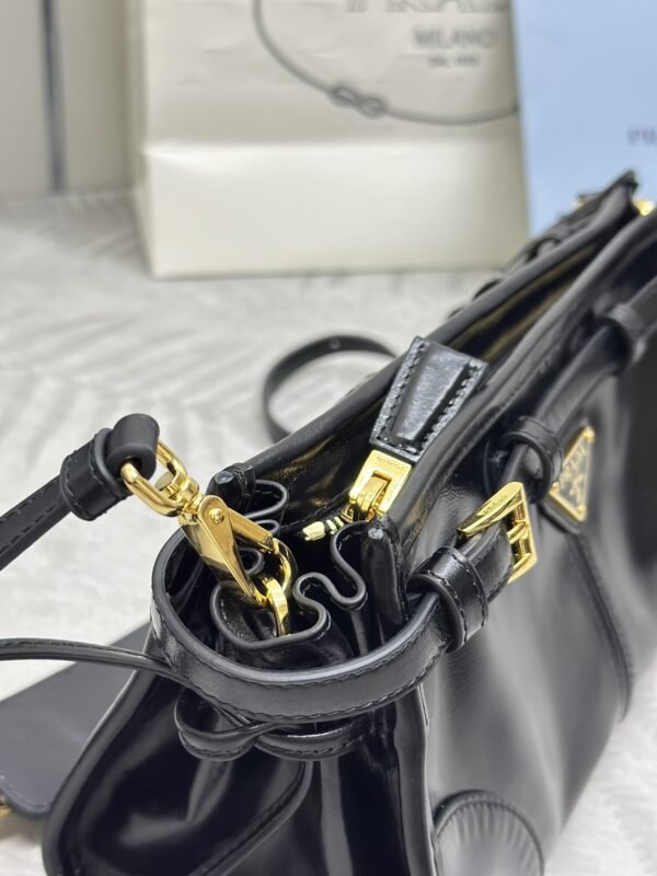 i1702407576_412_1 Replica Prada Leather Handbag Black - 图片 2
