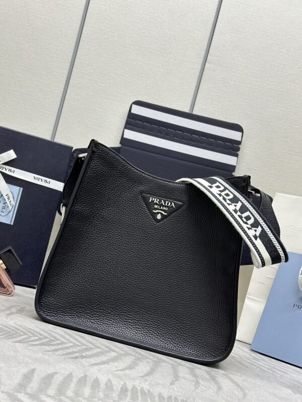 i1703590886_7482_0 Replica Prada Saffiano Tote Black