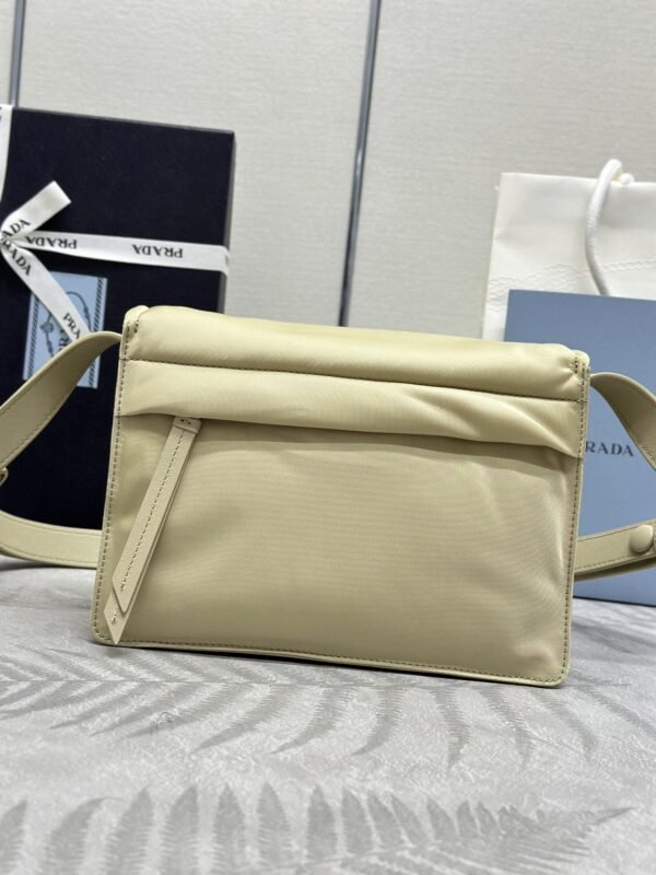 i1706888571_1141_3 Replica Prada Re-Nylon Shoulder Bag Milk Tea - 图片 2