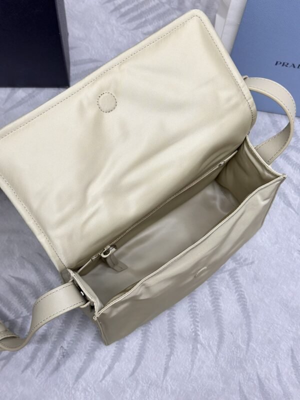 i1706888571_2340_6 Replica Prada Re-Nylon Shoulder Bag Milk Tea - 图片 3