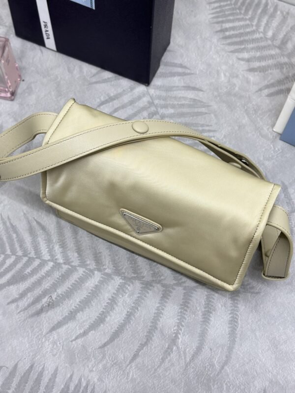 i1706888571_9090_1 Replica Prada Re-Nylon Shoulder Bag Milk Tea - 图片 7
