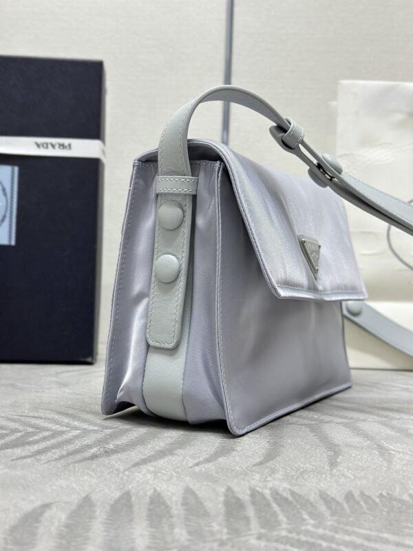 i1706975577_2427_2 Replica Prada Re-Nylon Shoulder Bag Ice Grey - 图片 2