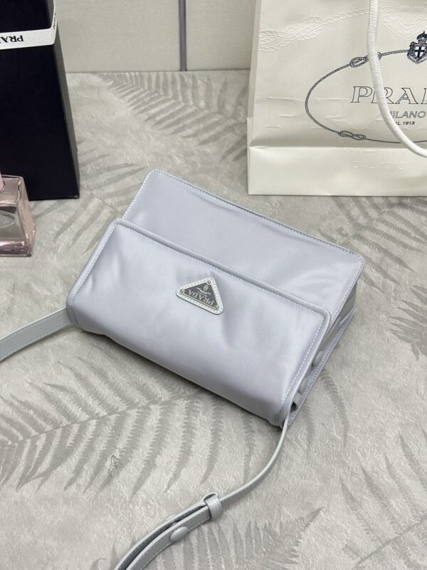 i1706975577_3809_5 Replica Prada Re-Nylon Shoulder Bag Ice Grey - 图片 3