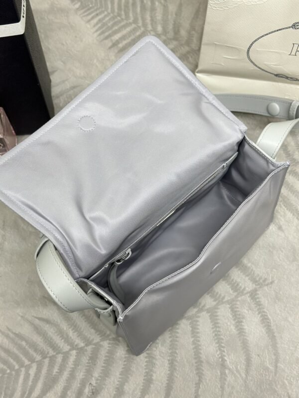 i1706975577_6490_7 Replica Prada Re-Nylon Shoulder Bag Ice Grey - 图片 4