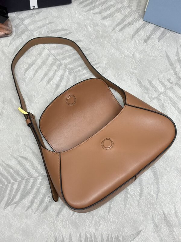 i1712245086_640_5 Replica Prada Small Shoulder Bag Caramel - 图片 5