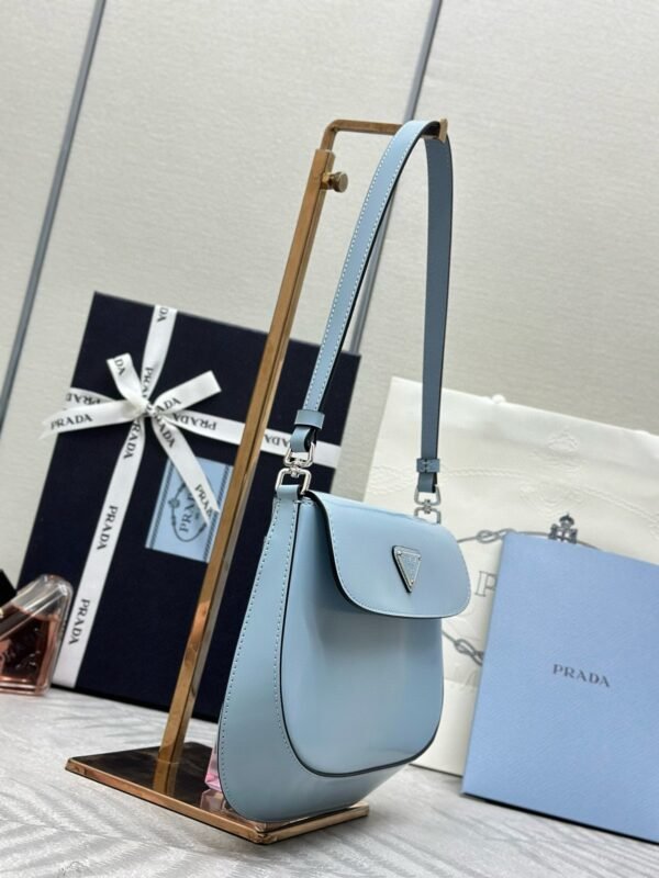 i1712847978_1190_2 Replica Prada Cleo Medium Blue Bag With Flap - 图片 2