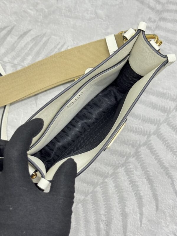 i1716561767_8284_7 Replica Prada Saffiano Small Tote White - 图片 8