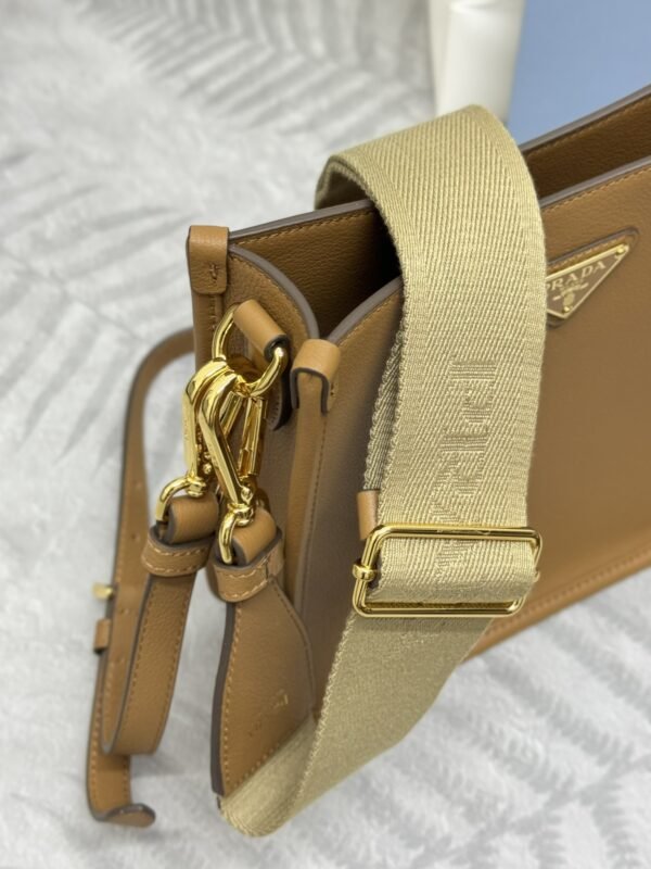 i1716563726_422_6 Replica Prada Saffiano Small Tote Black Brown - 图片 3