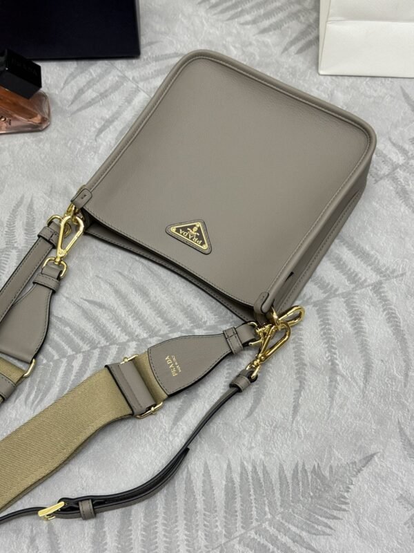 i1717132526_2498_4 Replica Prada Saffiano Small Tote Beige - 图片 2