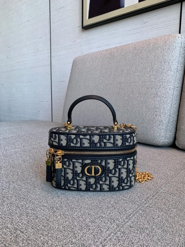img_0dfdb0f6_20241009_i1728461284_3414_7 Replica Dior 30 Montaigne Vanity