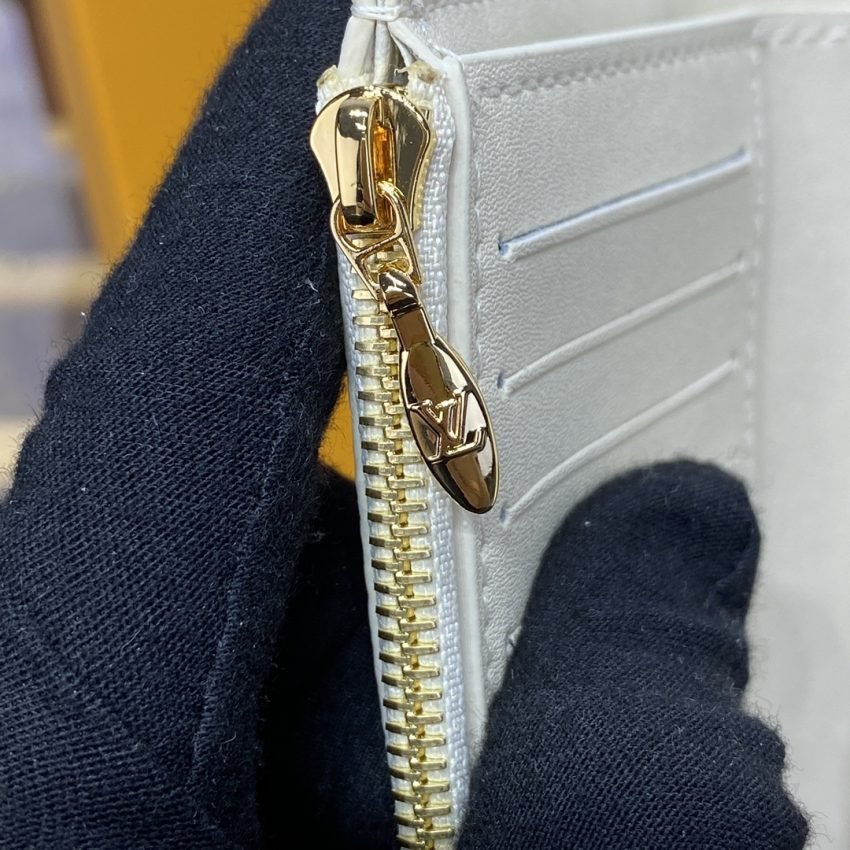 img_1698de7a_20240610_i1718011781_2030_0 Replica Loius Vuitton Capucines Compact Wallet White - 图片 3