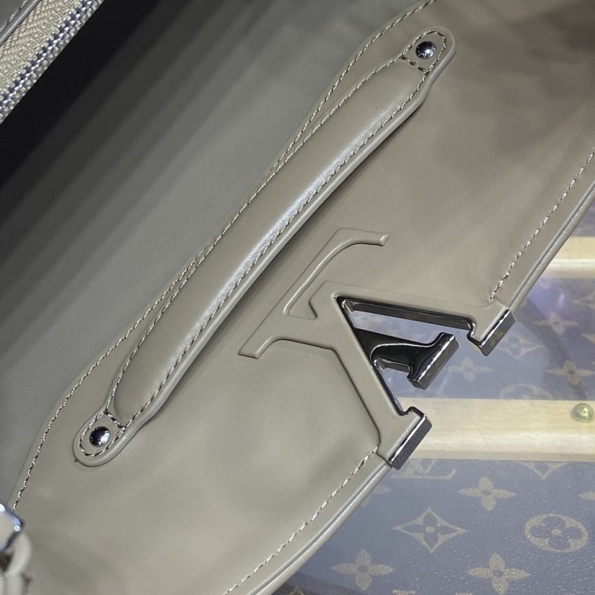 img_1698de7a_20240726_i1721999457_982_0-1-1 Replica Loius Vuitton Capucines Beige Silk - 图片 4