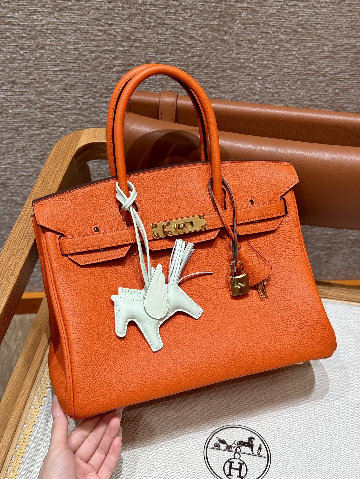 img_755f7c0e_20240513_i1715576664_429_0 Replica Hermes Birkin Orange Togo Gold