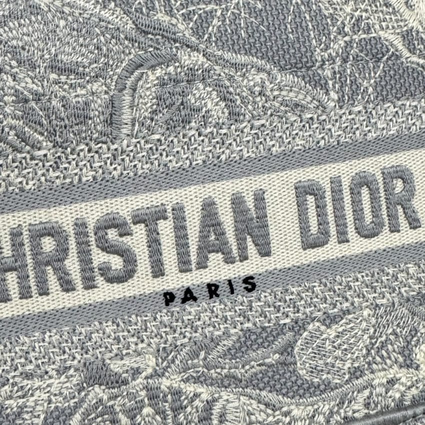 img_7c73e957_20240330_i1711786902_3774_4 Replica Dior Tote Book Mini Grey Tiger - 图片 4
