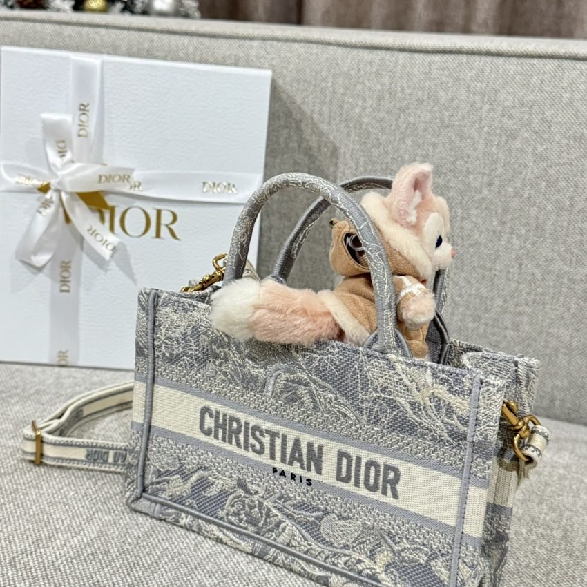 img_7c73e957_20240330_i1711786902_3981_5 Replica Dior Tote Book Mini Grey Tiger - 图片 5