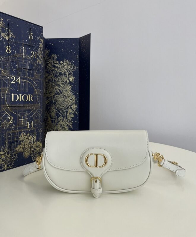 img_d39c4a05_20241125_i1732506854_3959_7-e1733364488308 Replica Dior Bobby East-West White