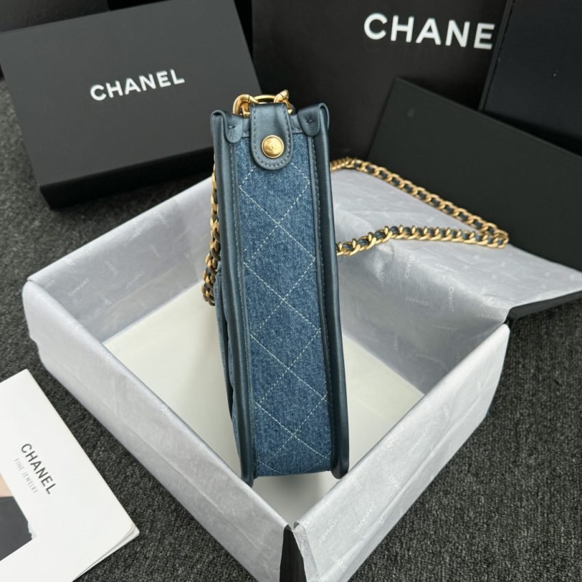 o_1hva1iv29q8m1cum3b1ora15np1 Replica CHANEL 23S Hobo Denim - 图片 11