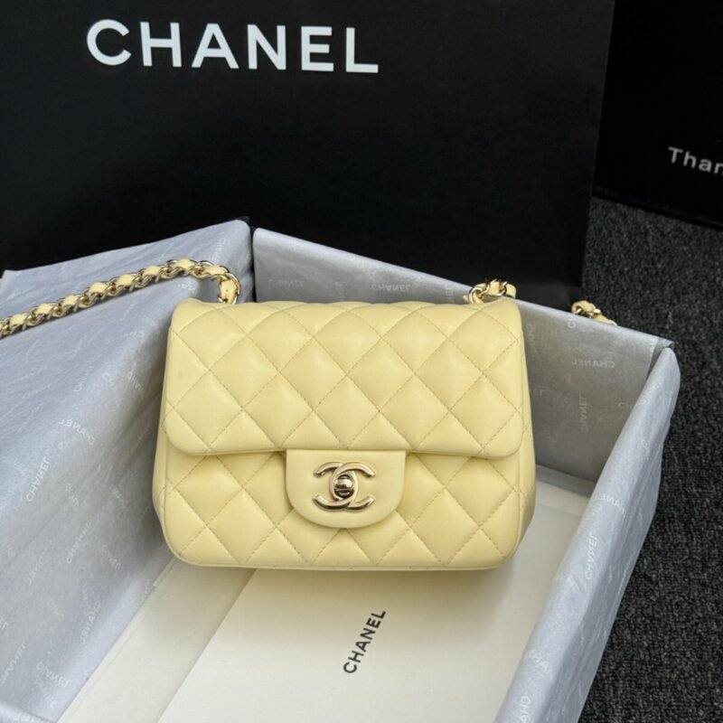 windows1718911356792_1853950414-1871541127 Replica CHANEL Classic Flap 17cm Yellow