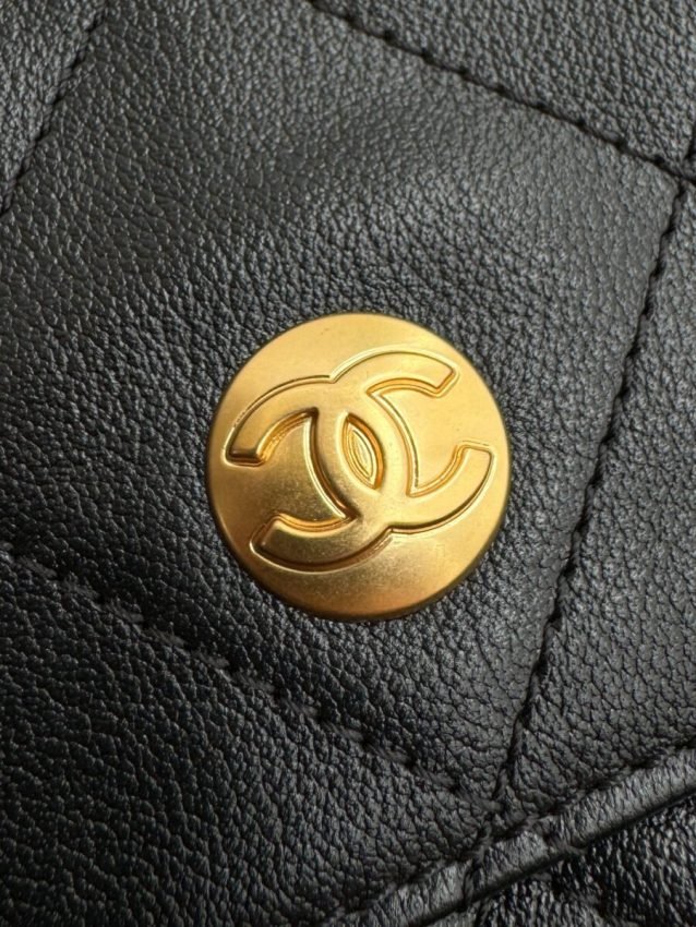 wsxcWeb_6e471929_o_1hrd992l8137c3vv9jj16fv1vhin.jpeg Replica CHANEL 24p Postman Bag Small Black - 图片 8