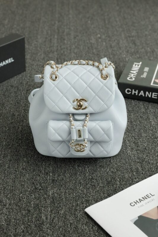 wsxcWeb_6e471929_o_1hskmf4i1ov1n0q1jd11ekejgau.jpeg Replica CHANEL 23A Backpack Small Light Blue