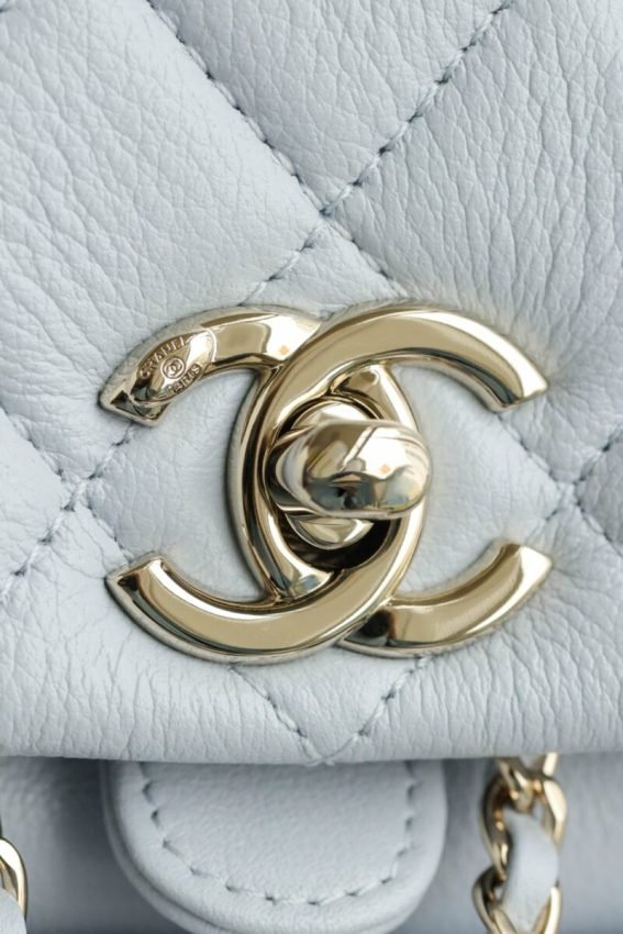 wsxcWeb_6e471929_o_1hskmf4i51dpj1dn421i1k5s1bpr10.jpeg Replica CHANEL 23A Backpack Small Light Blue - 图片 3