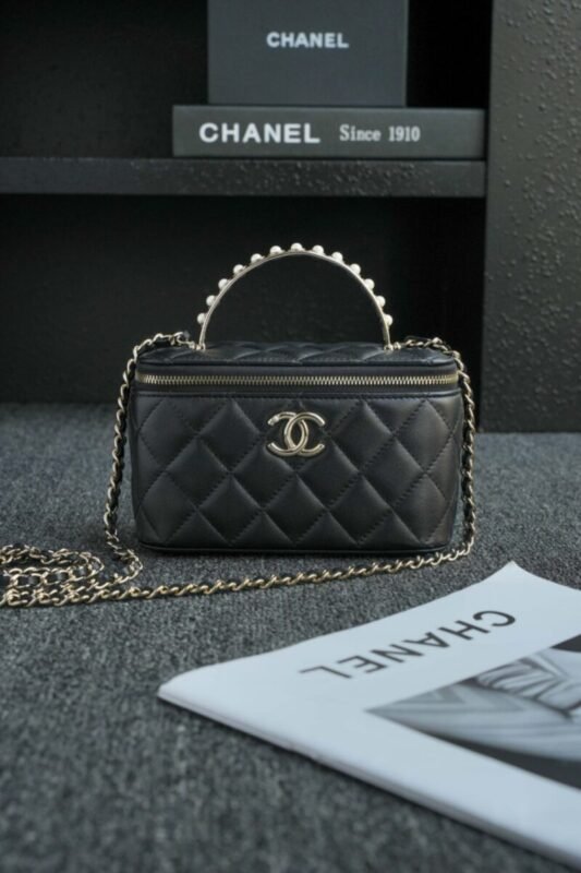 wsxcWeb_6e471929_o_1hu5kvi3u1dej1tj49j13k6dgg6.jpeg Replica CHANEL 24s Pearl Handle Box Black